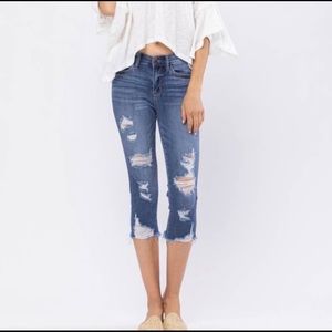 New! Judy Blue Raw Hem Distressed Capri Length Denim Stretchy Jeans